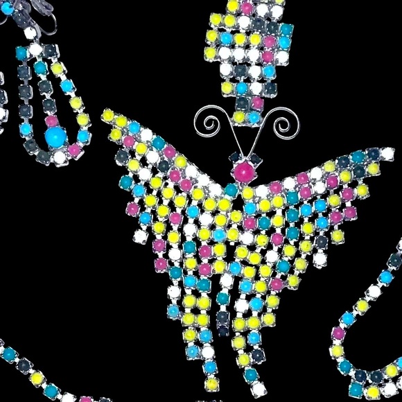 Rainbow Milk Glass Rhinestone Butterfly Necklace Parure Set - Picture 6 of 9